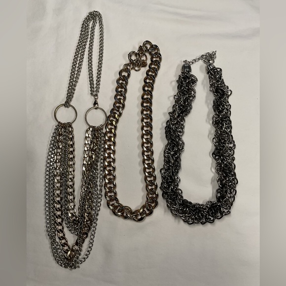 BUNDLE OF 2 NECKLACES SILVER AND GOLD TONE DISTRESSED FYI -middle necklace SOLD. - Picture 6 of 8